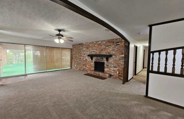 Available! Pool Home In Brandon! Gallery 4