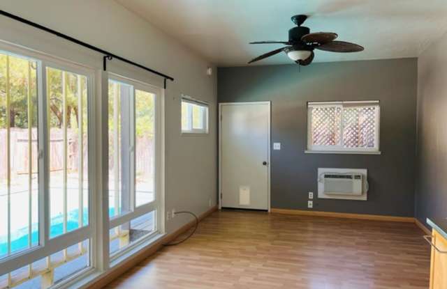 Adorable Studio in Upper Land Park!! Gallery 4