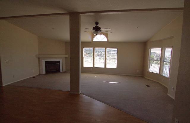 Spacious 4 Bed / 2 Bath Home with Mountain Views in Acton Gallery 3