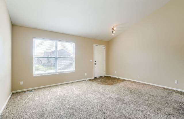 Charming Multi-Level Near Parks and Lakes!! Gallery 4
