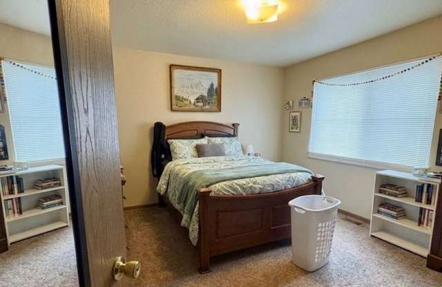 Duplex Available in Central MHK! photos photos