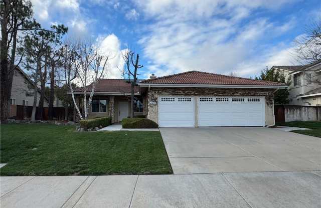 42477 Via Serrano - 42477 Via Serrano, Murrieta, CA 92562