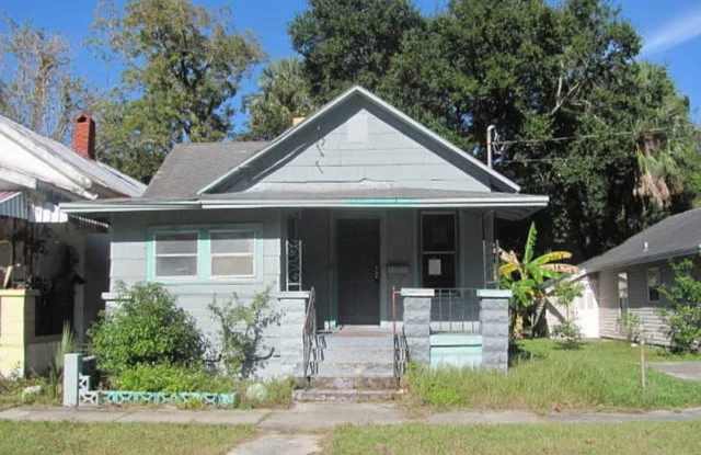 Great for small family: spacious, updated 4 bedroom, 1 bathroom - 635 Odessa Street, Jacksonville, FL 32206