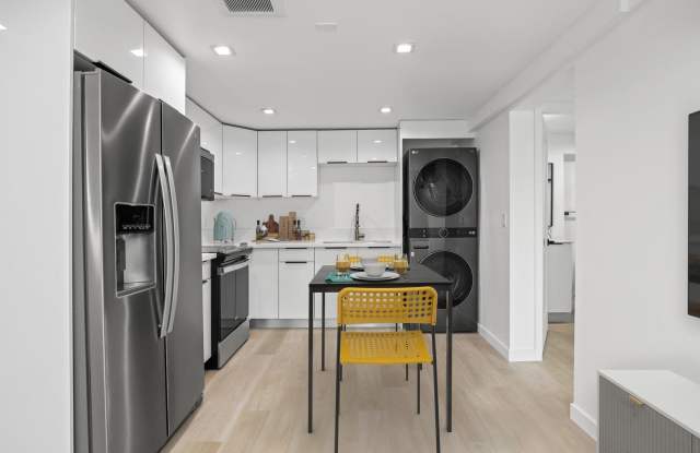 2561 W Avenue 30 Apartments photos photos