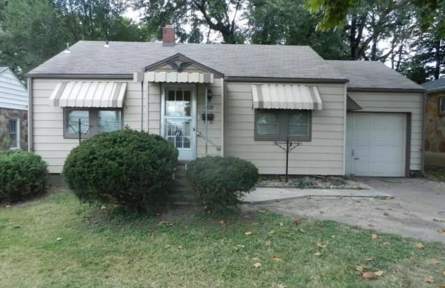 1628 E Commercial St - 1628 East Commercial Street, Springfield, MO 65803
