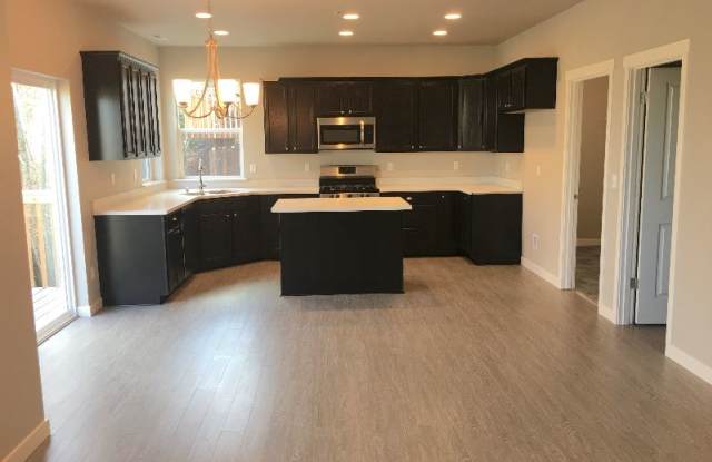 717 Freedom Ct SE Gallery 4