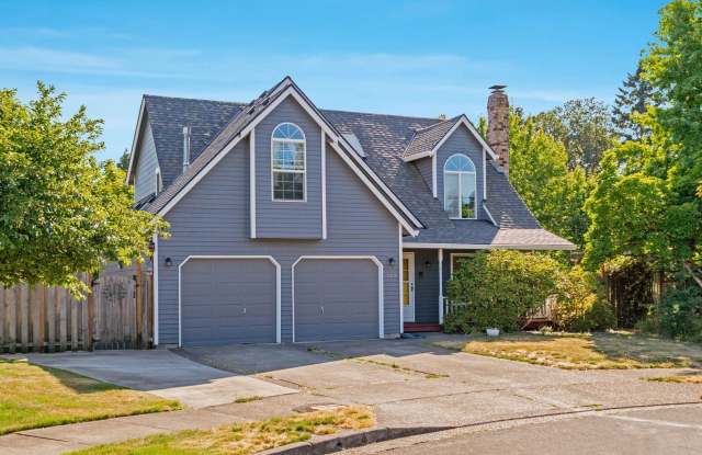 Comfortable 4-bdrm/2.5-bath home in Hillsboro—Quiet cul-de-sac, lovely yard, convenient location photos photos