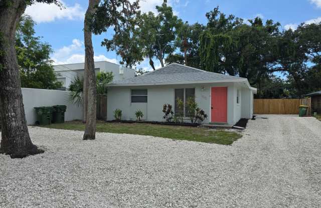 1038 25th St. photos photos