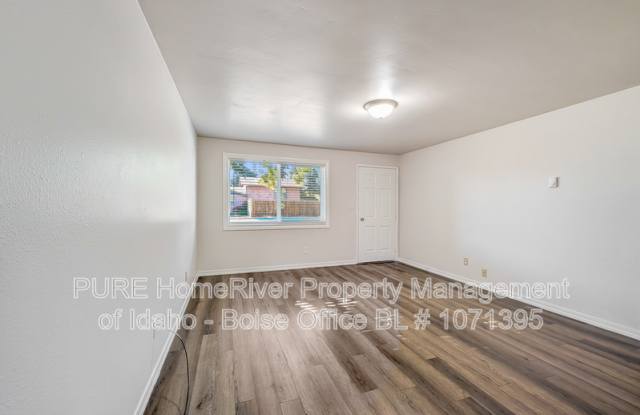 104 N Homedale Ave Gallery 3