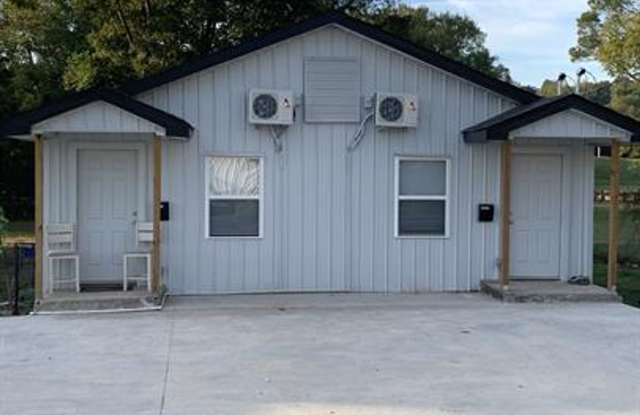 2BR/1BA Duplex in NLR For Rent! Gallery 1