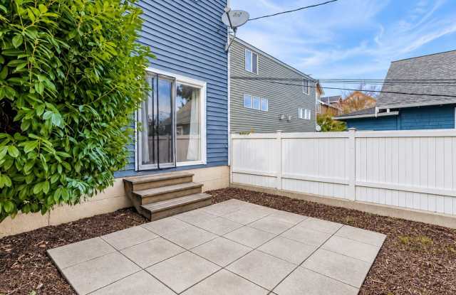 3Bd/3.5Ba Seattle Townhome Gallery 3