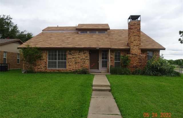 2031 Lyon Court - 2031 Lyon Court, Carrollton, TX 75007
