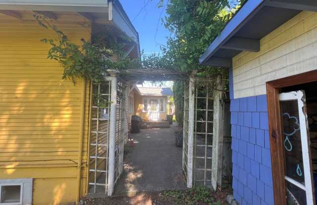 4 Bed, 2 Bath Home in York Neighborhood Gallery 4