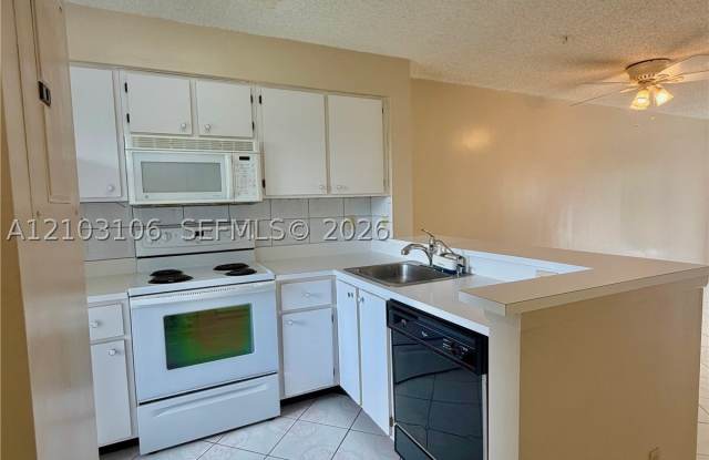2230 N Cypress Bend Dr Gallery 3
