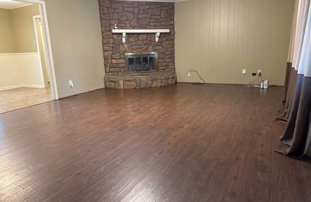 3 bedroom in North Monroe Gallery 3