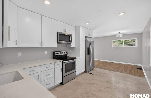 Charming 3BR House in Denver Gallery 4