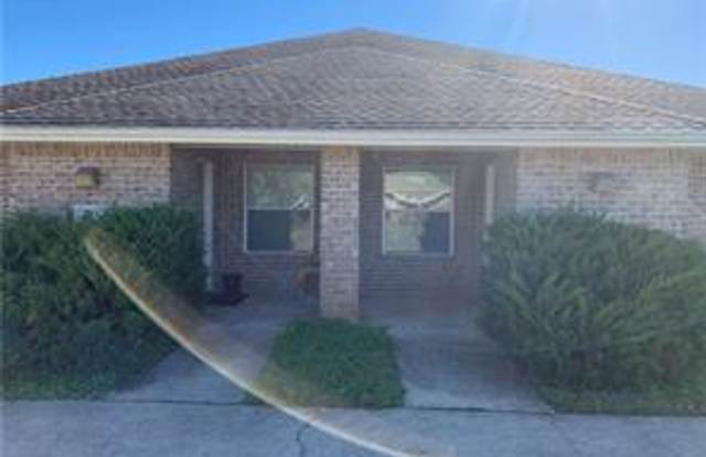 Nice 3 bedroom, 3 bath duplex in Eidelweiss - 3613 Oldenburg Court, College Station, TX 77845