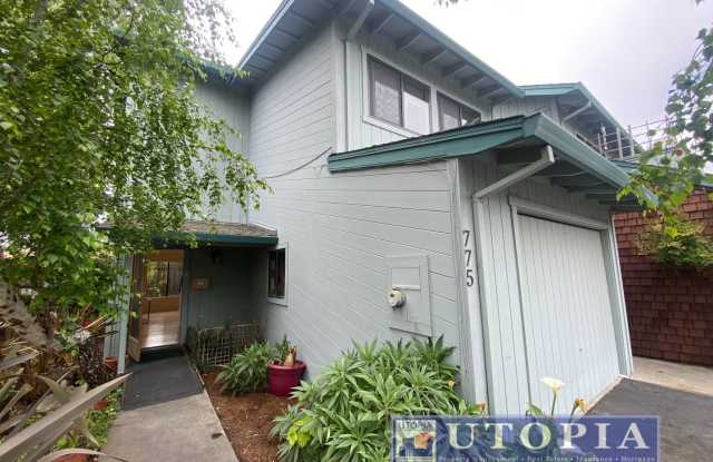 Charming 3 bed, 1.5 bath home in Live Oak, close to the beach and local markets photos photos