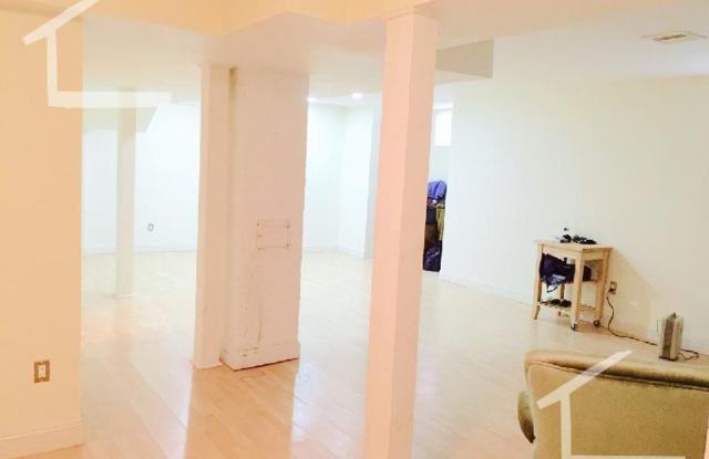 Studio w/ Heat, Hot Water & Electricity Included Gallery 4