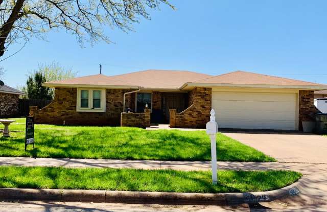 Spacious 3 Bedroom with Office Gallery 1