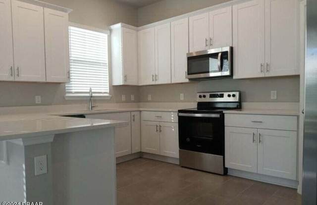 Like new energy-efficient home  3 bedroom/ 2.5 baths. Gallery 4