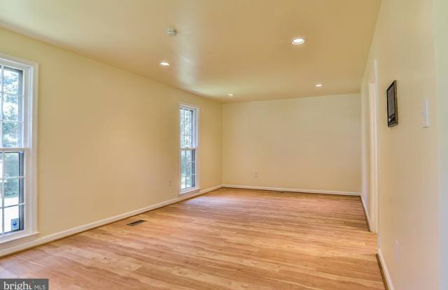 6111 LUNDY PLACE Gallery 4