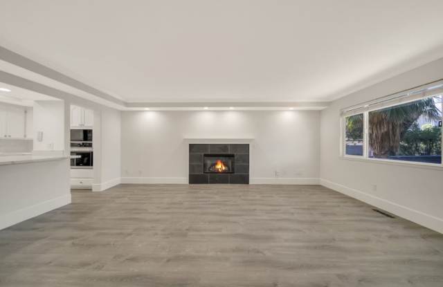 Wonderful Home with a Boat Slip and a Community Doc! Gallery 1