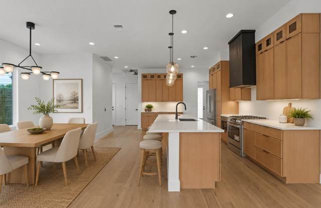 East Austin Style: New Construction, Fenced Yard & Skyline Views Gallery 3
