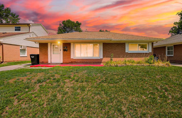 Comfort & Convenience in Desirable Madison Heights photos photos