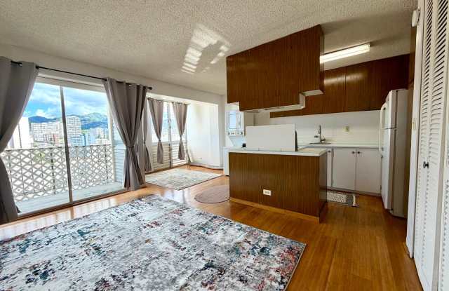 King Manor: Central 1 Bed, 1 Bath Apartment with 1 Parking Space - 818 South King Street, Honolulu, HI 96813