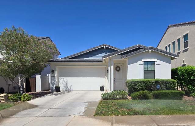 4-bedroom + Den, 3-bath home in The Preserve at San Tan photos photos 4-bedroom + Den, 3-bath home in The Preserve at San Tan photos photos
