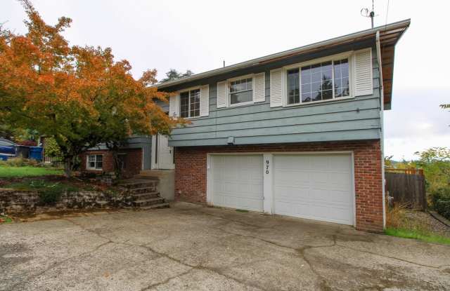 West Salem Home with Daylight Basement ~ Cascade 970 - 970 Cascade Drive Northwest, Salem, OR 97304
