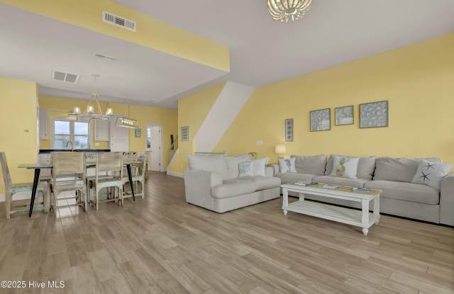 3974 Island Drive Gallery 3