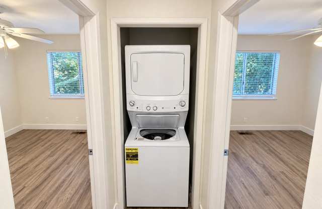 4 Bed Townhome - 1,250 Sq. Ft. + In-Unit W/D Gallery 1