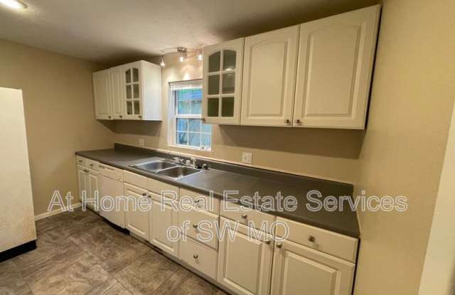 1440 E. McDaniel Gallery 4