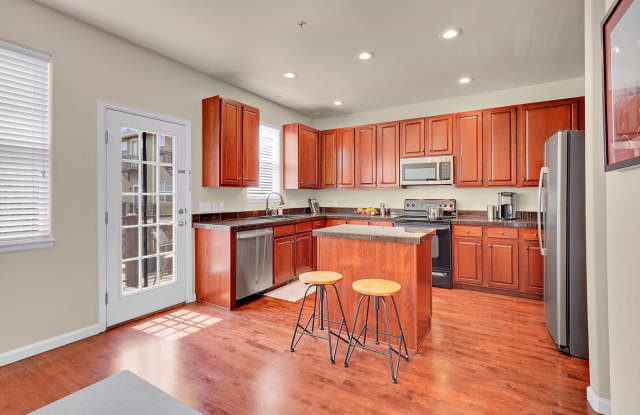 Immaculate 3 Bedroom Townhome Near Downtown COS photos photos