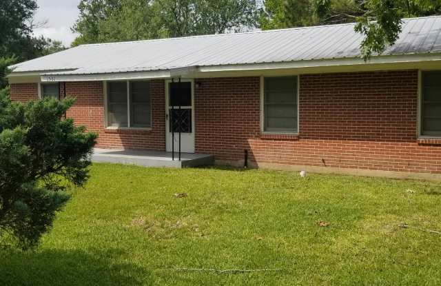 1501 Bethune Street - 1501 Bethune Street, Waycross, GA 31501