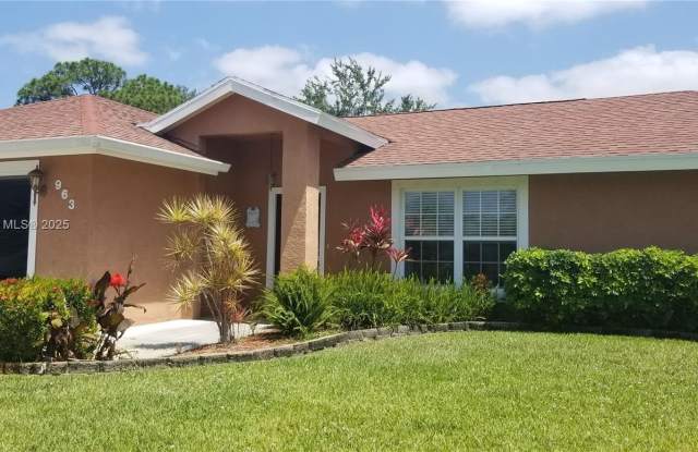 963 SE Atlantus Ave photos photos