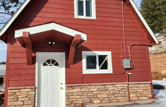 ONE BEDROOM ON THE RANCH! CLOSE TO SHOPPING, YET PRIVATE photos photos
