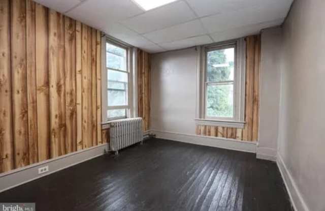 709 W Norwegian St Gallery 1