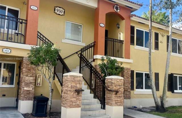 930 NE 33rd Ter - 930 Northeast 33rd Terrace, Homestead, FL 33033