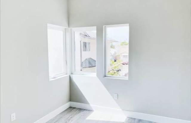 1222 W 35th Pl - 1222 West 35th Place, Los Angeles, CA 90007