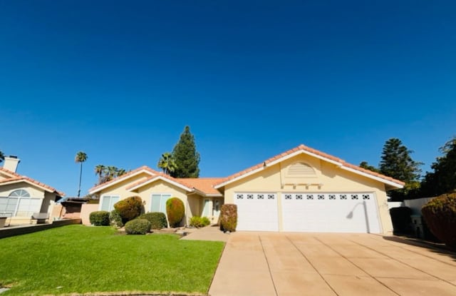 Beautiful Rancho Belago Home for Lease!! AVAILABLE NOW!! Gallery 1