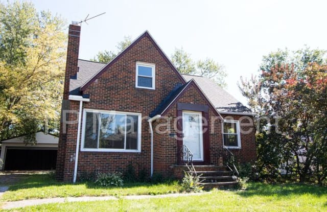 915 Clarence Road - 915 Clarence Road, Cleveland Heights, OH 44121