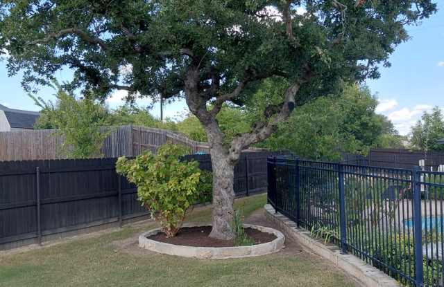3/2/2 LAWN AND POOL CARE INCLUDED!!! Gallery 4