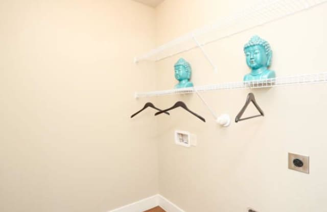 1242 Hunt Ln Gallery 2