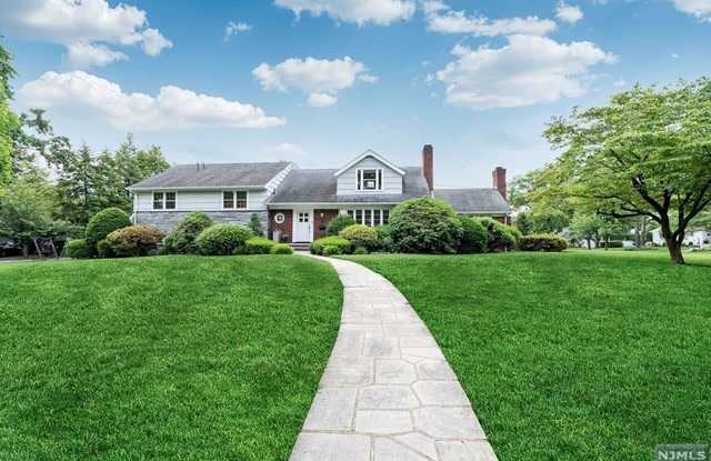 32  Lowell Road - 32 Lowell Road, Glen Rock, NJ 07452