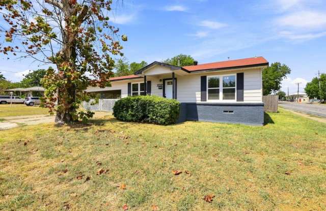 Newly Updated 3 Bed • 1 Bath Home in Sherman Gallery 4