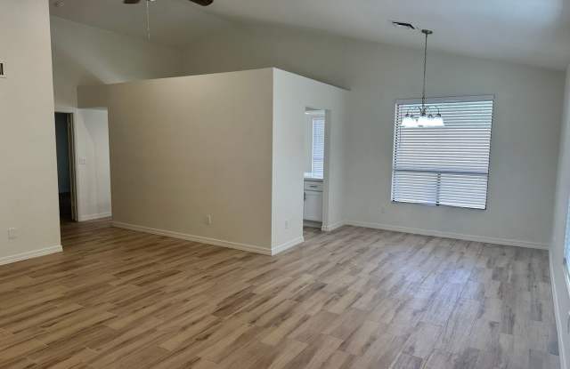 3 bedroom / 2 bath *remodeled single family home* Mountain Park Ranch Gallery 4