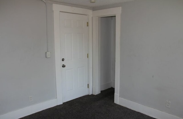 3420 Oxford St - 3420 Oxford Street, Des Moines, IA 50313
